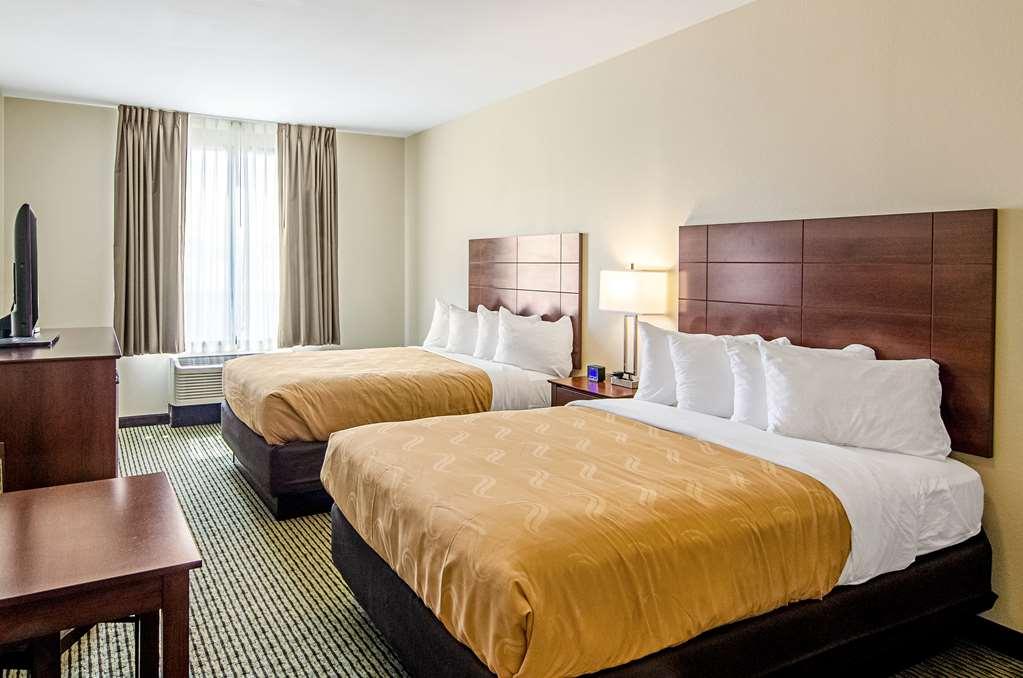 Quality Inn & Suites Near Tanger Outlet Mall Gonzales Zimmer foto