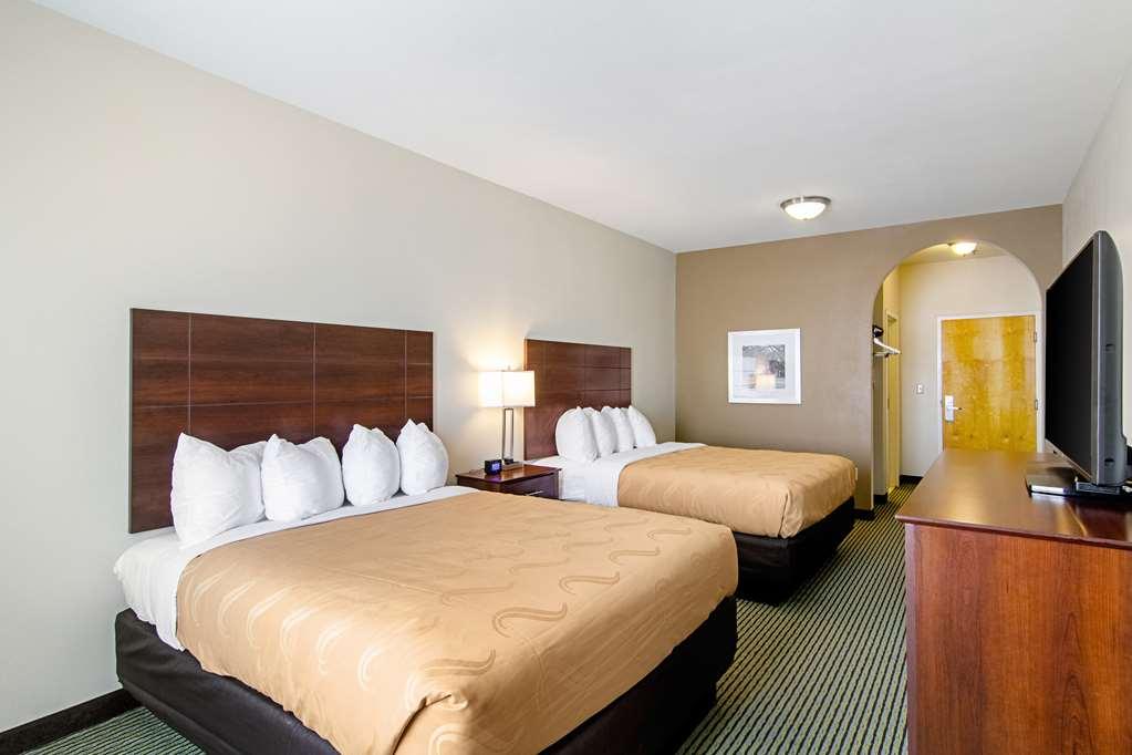 Quality Inn & Suites Near Tanger Outlet Mall Gonzales Zimmer foto